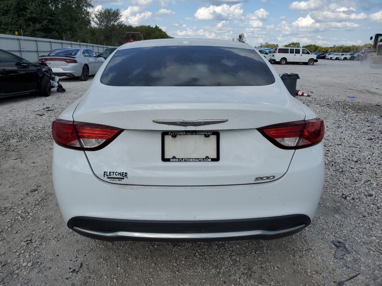 2015 Chrysler 200 Limited VIN: 1C3CCCAB3FN599725 Lot: 82191985