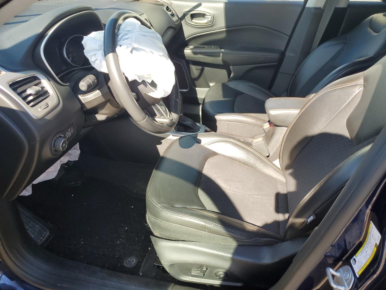 2018 Jeep Compass Latitude VIN: 3C4NJDBB8JT270557 Lot: 82008365