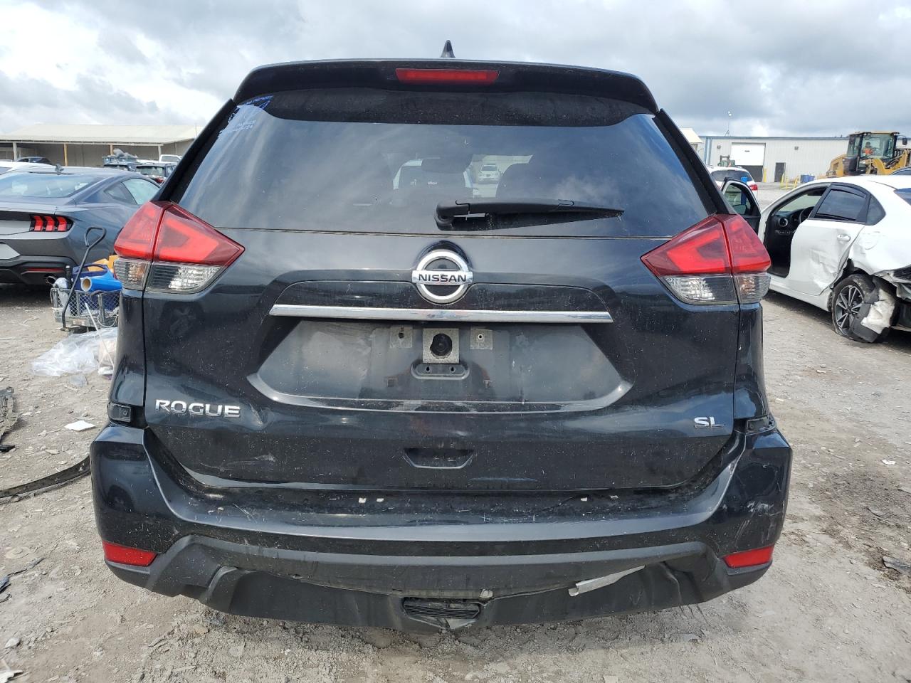 2017 Nissan Rogue S VIN: JN8AT2MTXHW405629 Lot: 85527425