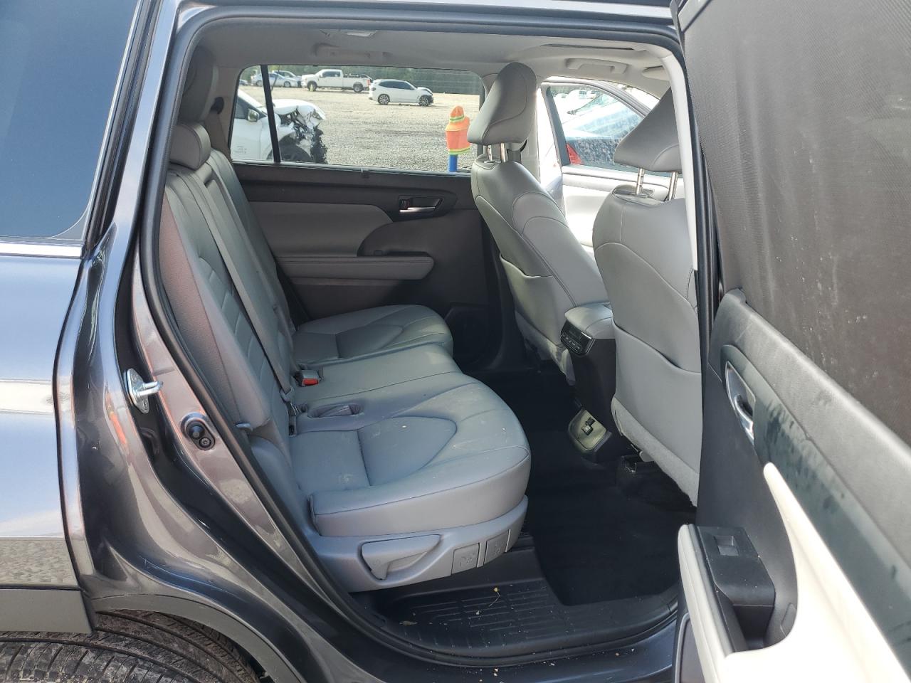 2022 Toyota Highlander Xle VIN: 5TDHZRBH6NS256390 Lot: 82338295