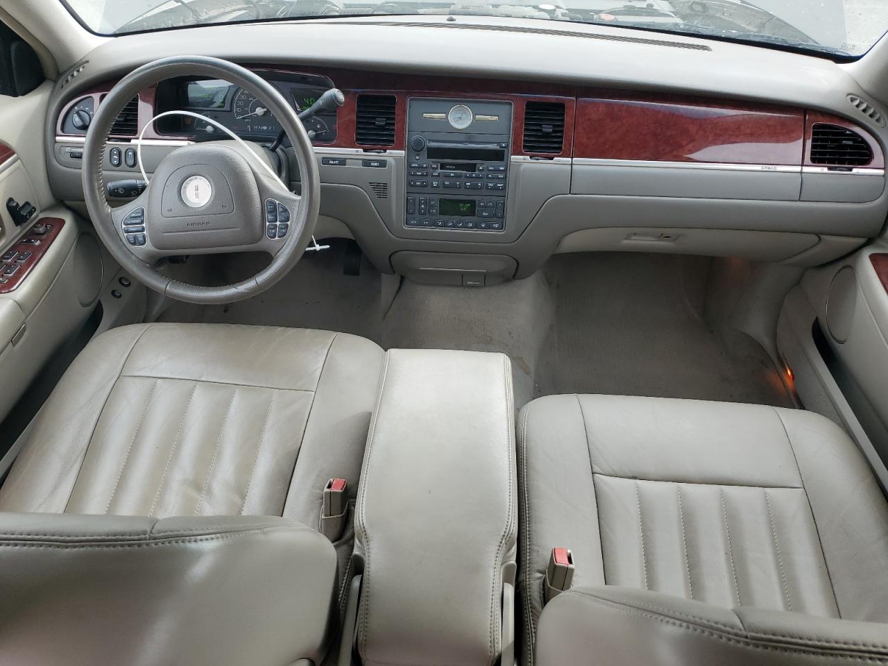 2004 Lincoln Town Car Executive VIN: 1LNHM81W34Y610275 Lot: 90085875