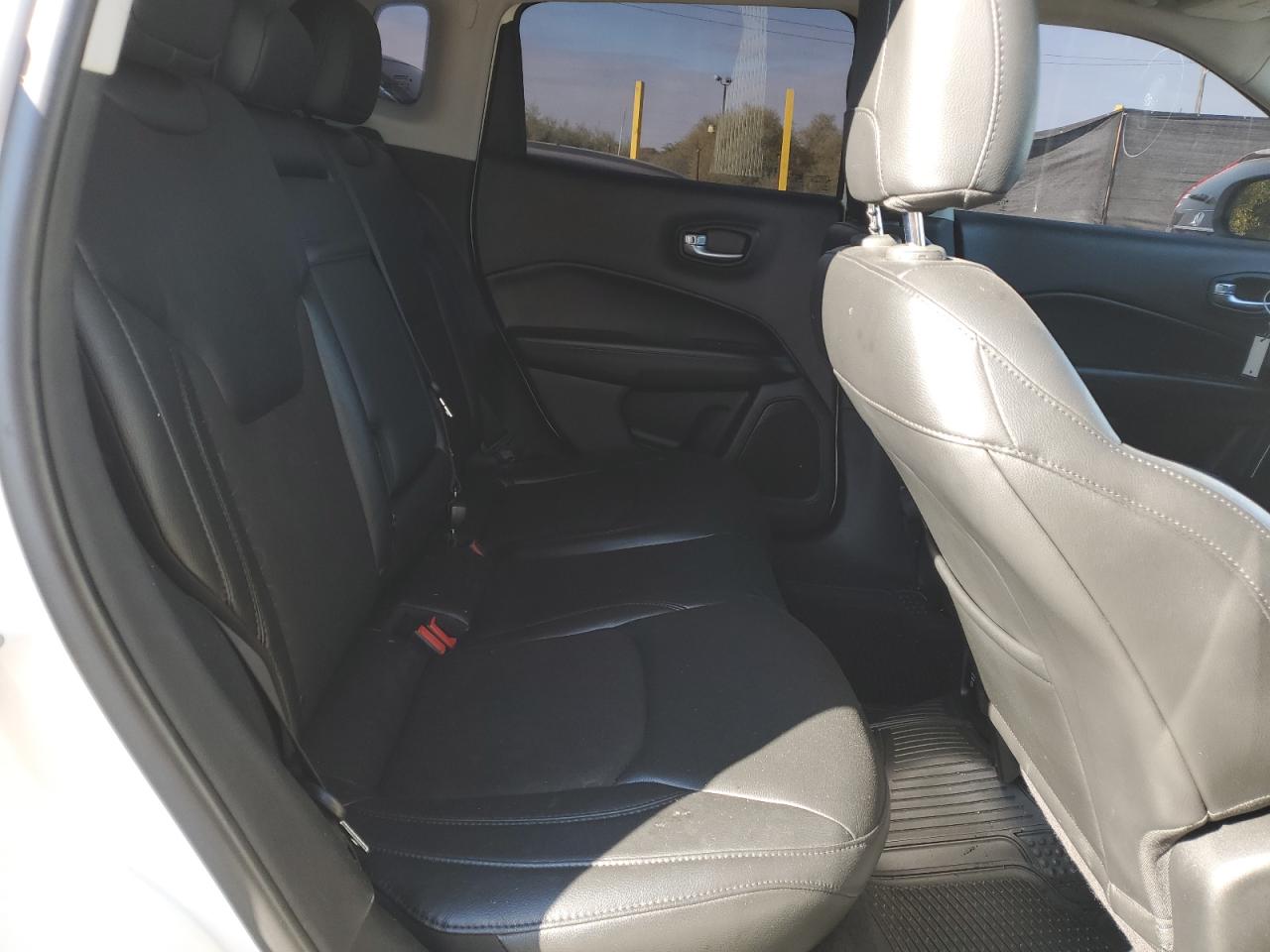 2018 Jeep Compass Latitude VIN: 3C4NJDBBXJT433614 Lot: 82547995