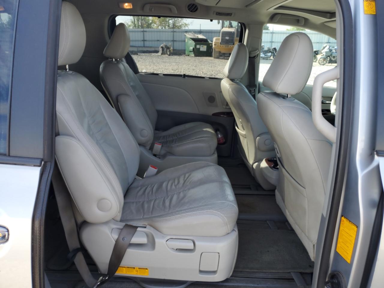 2011 Toyota Sienna Xle VIN: 5TDDK3DC7BS012731 Lot: 81952235