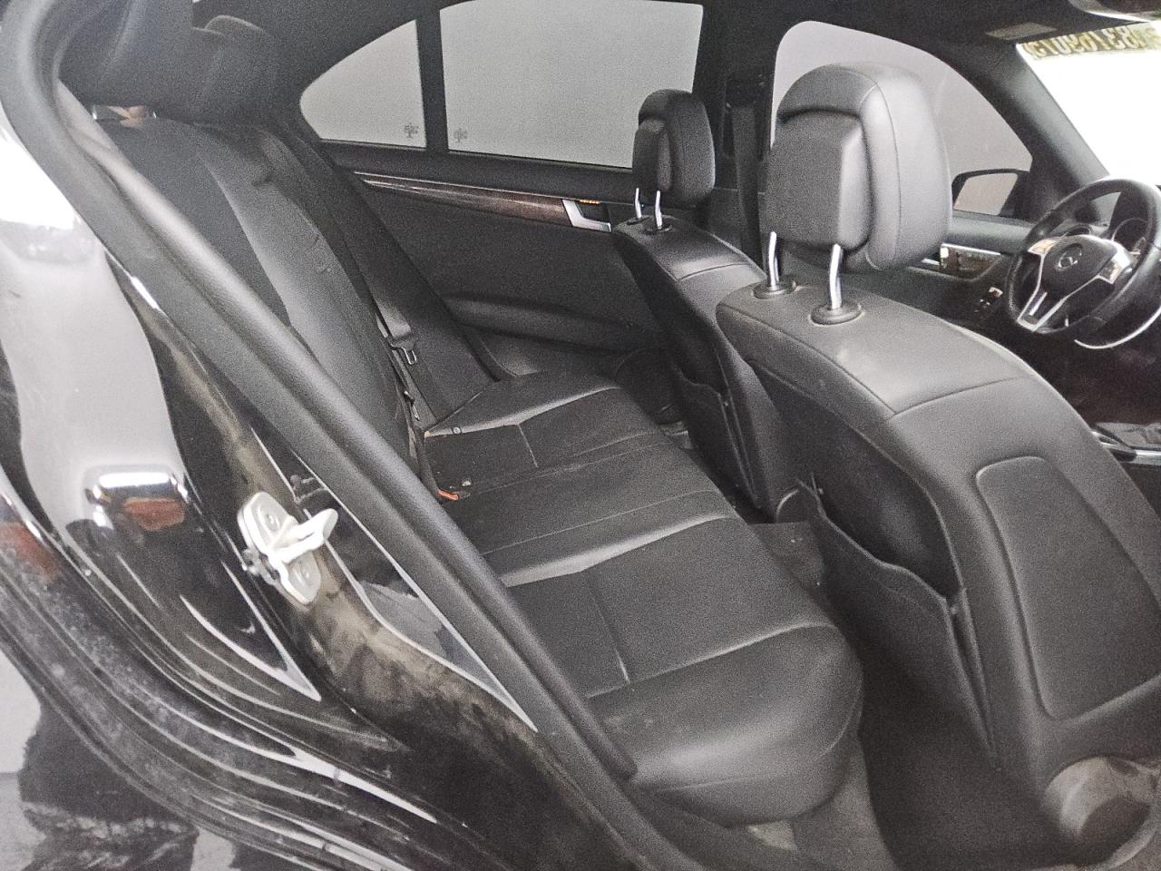 2014 Mercedes-Benz C 350 VIN: WDDGF5HB7EA949827 Lot: 83769075