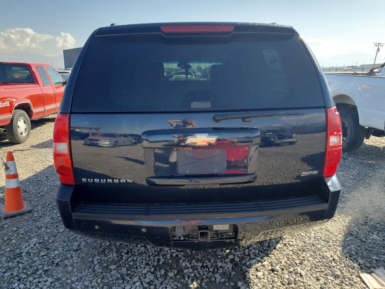 2008 Chevrolet Suburban K1500 Ls VIN: 3GNFK16398G303305 Lot: 82225365