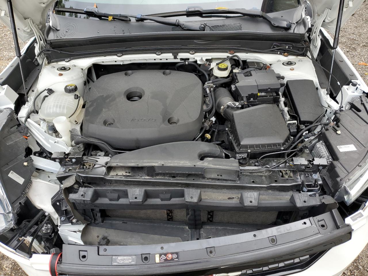 2021 Volvo Xc40 T5 R-Design VIN: YV4162UM5M2450875 Lot: 86076795