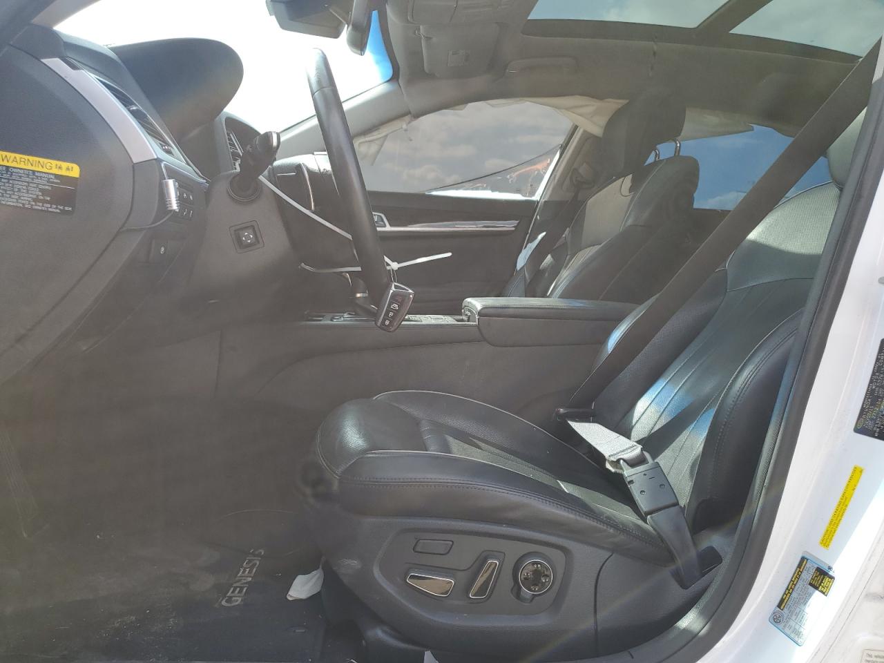 2016 Hyundai Genesis 3.8L VIN: KMHGN4JE2GU117420 Lot: 85532675