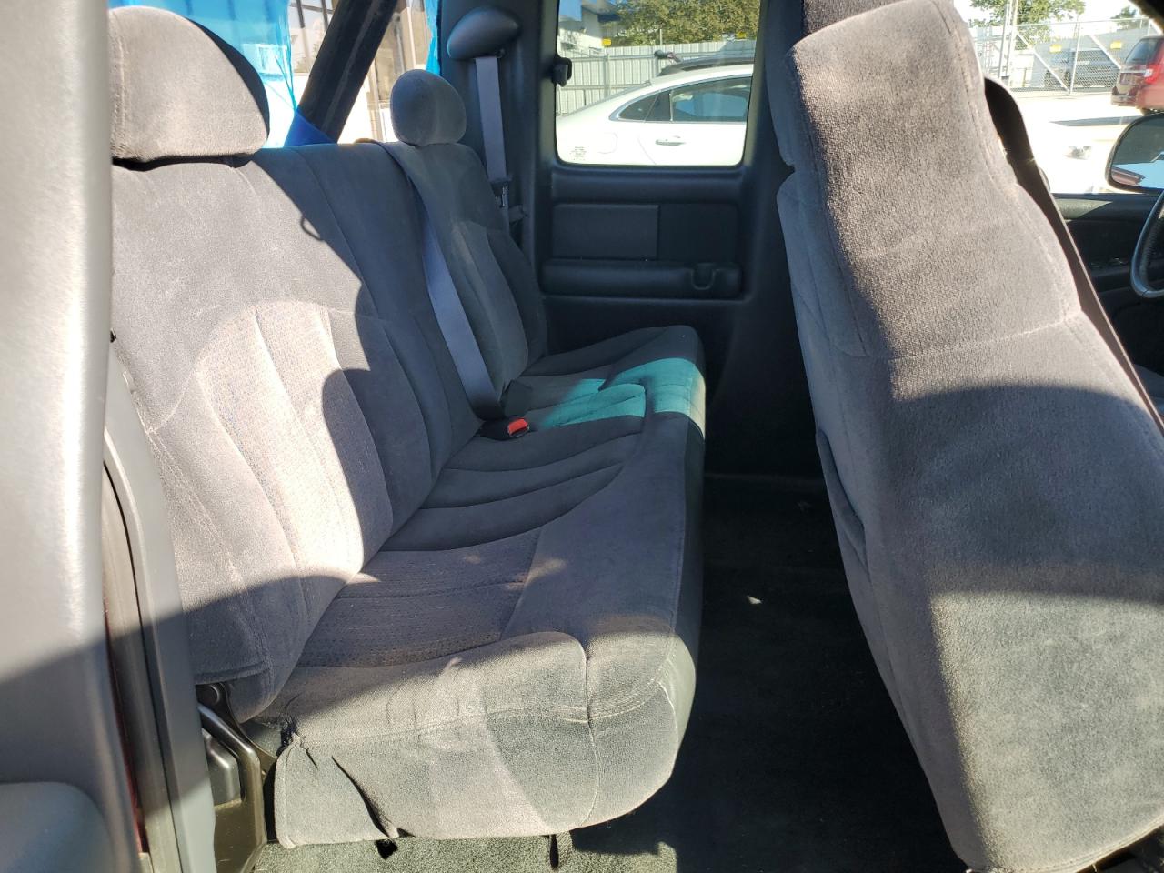 2000 Chevrolet Silverado K1500 VIN: 1GCEK19T8YE275763 Lot: 82243155