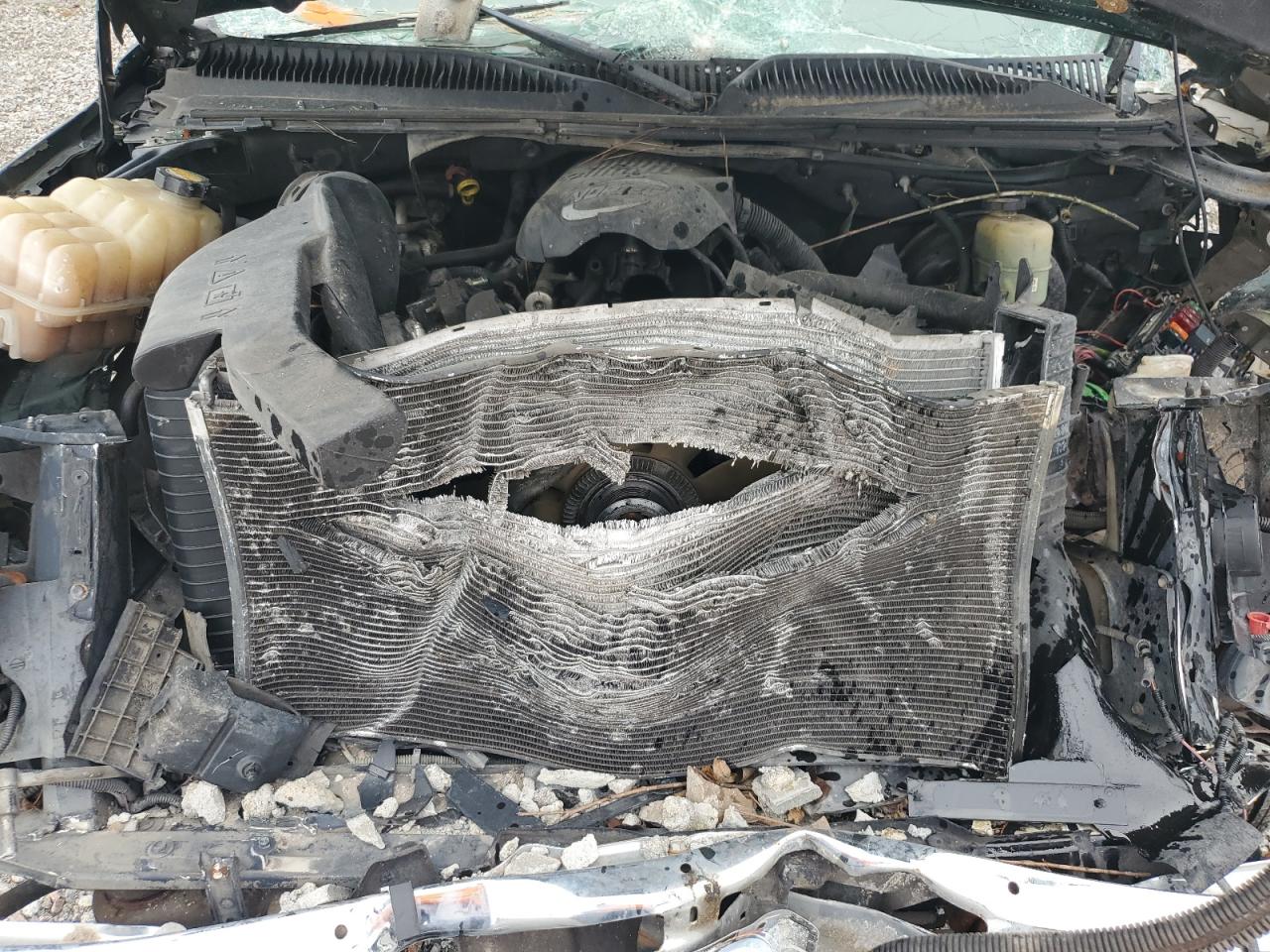 2001 Chevrolet Tahoe C1500 VIN: 1GNEC13T41J218275 Lot: 82395075