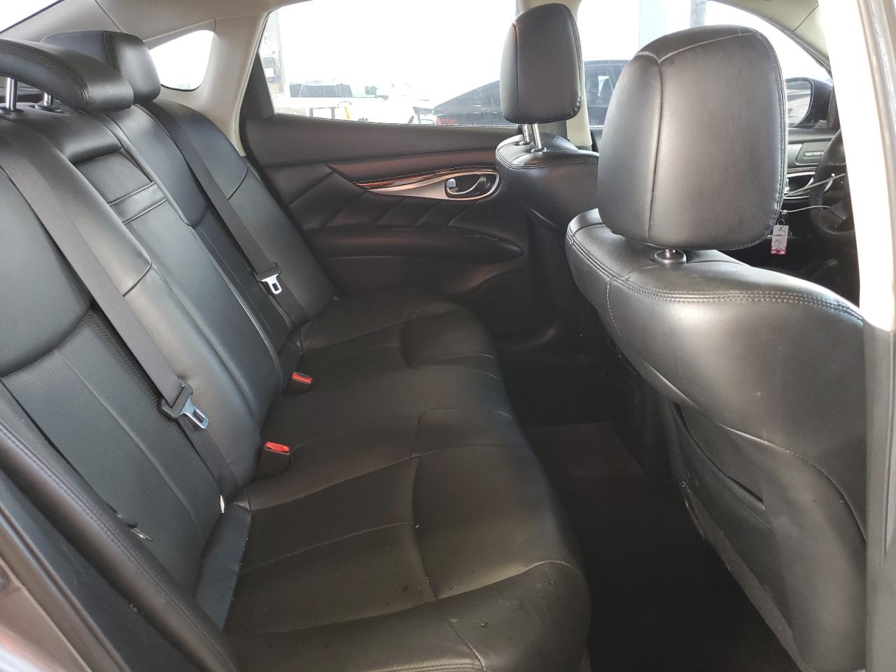 2017 Infiniti Q70 3.7 VIN: JN1BY1APXHM740990 Lot: 84582705