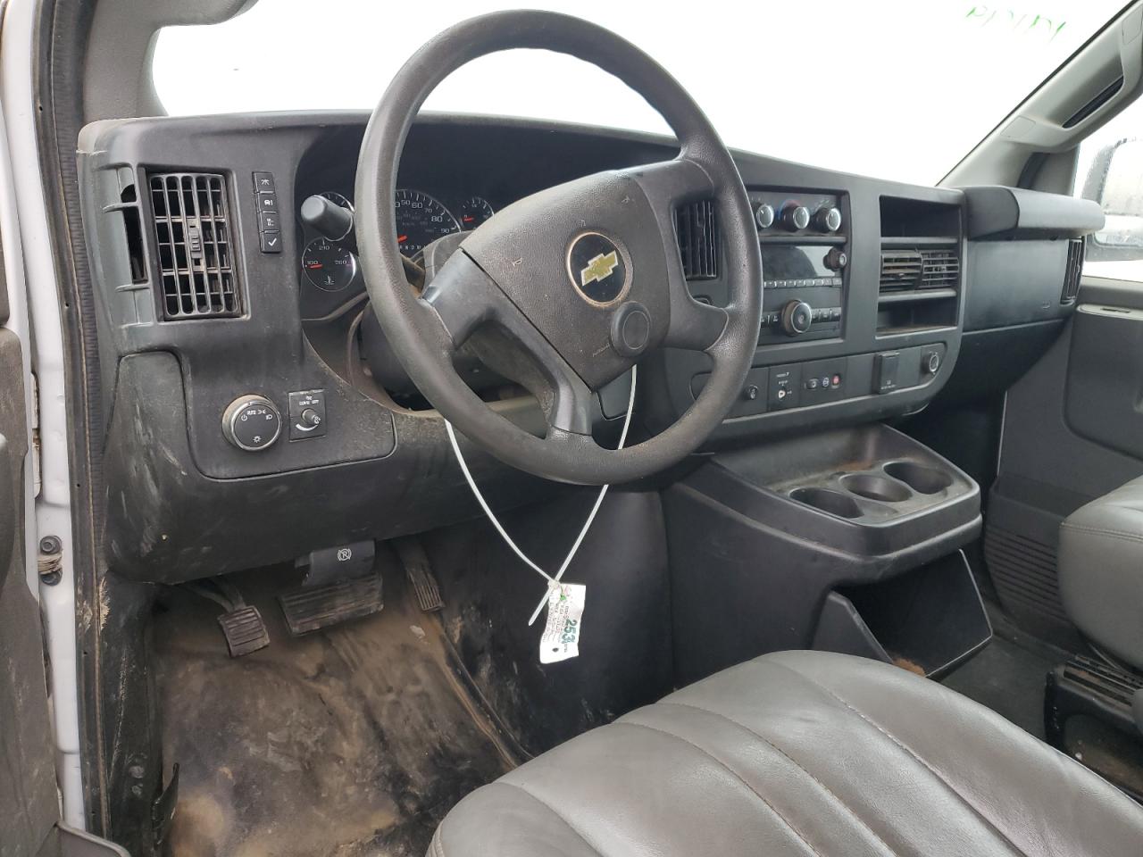 2019 Chevrolet Express 2500 Delivery Van VIN: 1GCWGAFP8K1153254 Lot: 90711185