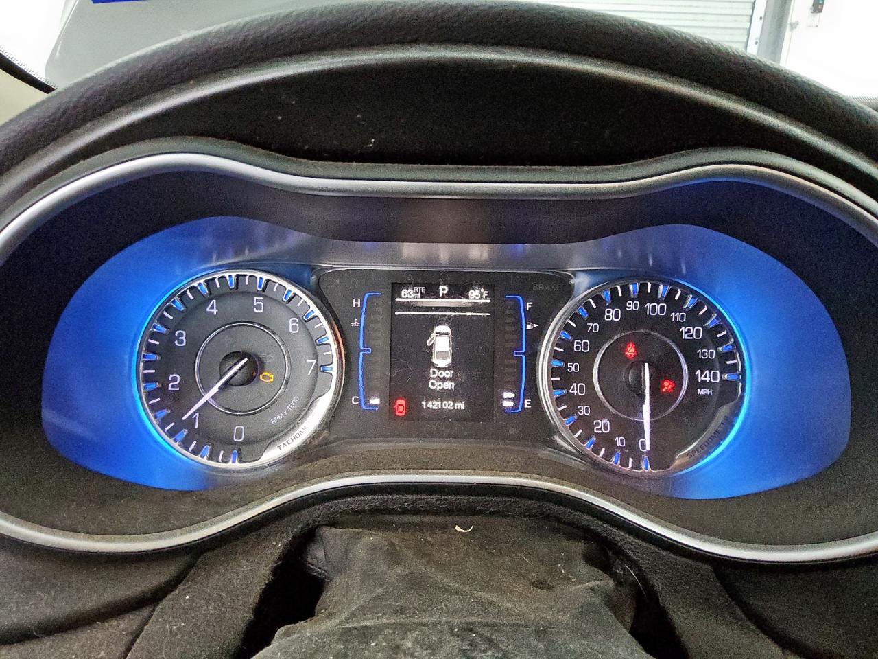 2015 Chrysler 200 Limited VIN: 1C3CCCAB4FN677090 Lot: 84035355