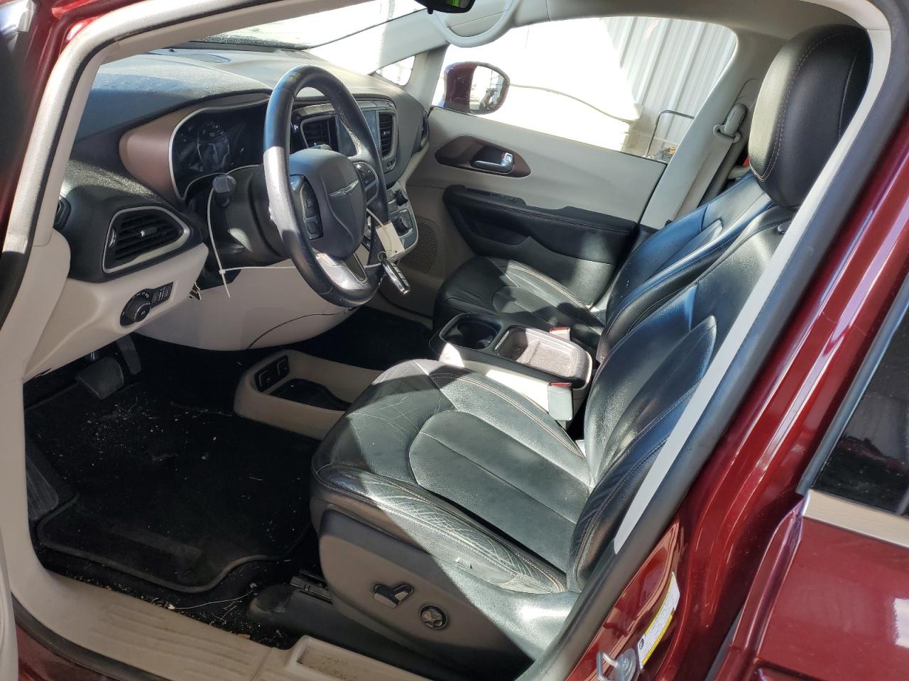 2017 Chrysler Pacifica Touring L VIN: 2C4RC1BG8HR665616 Lot: 82558185