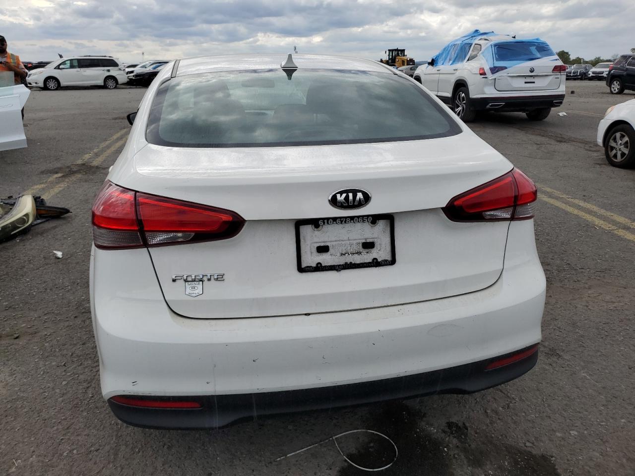 2017 Kia Forte Lx VIN: 3KPFK4A71HE061805 Lot: 82204985