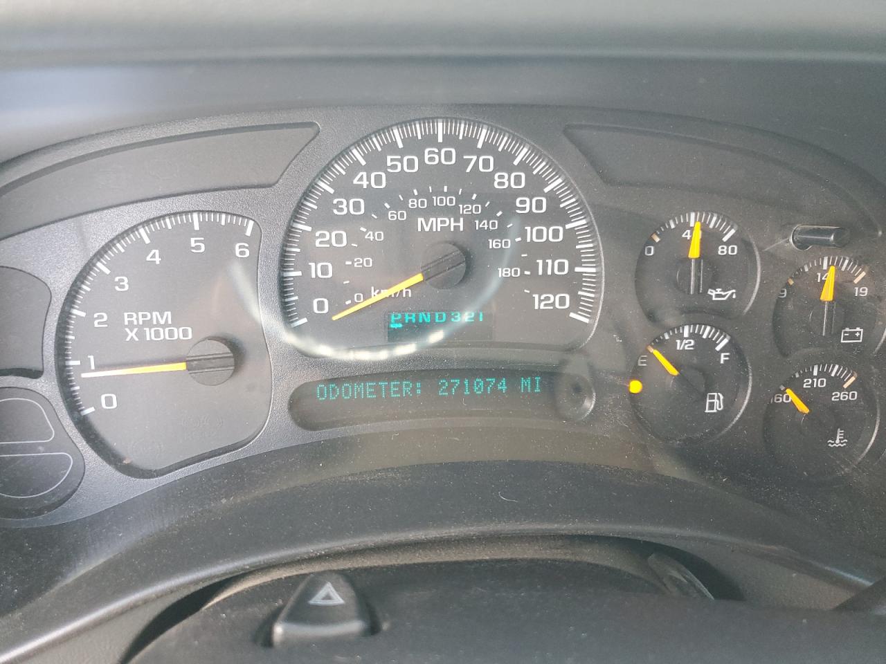 2005 Chevrolet Suburban C1500 VIN: 3GNEC16ZX5G110590 Lot: 85117775