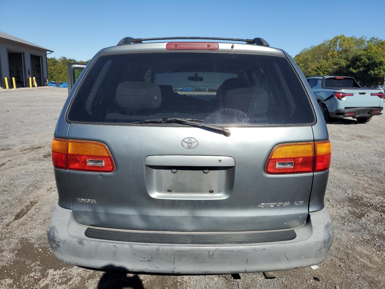 2000 Toyota Sienna Le VIN: 4T3ZF13C6YU192064 Lot: 82363165
