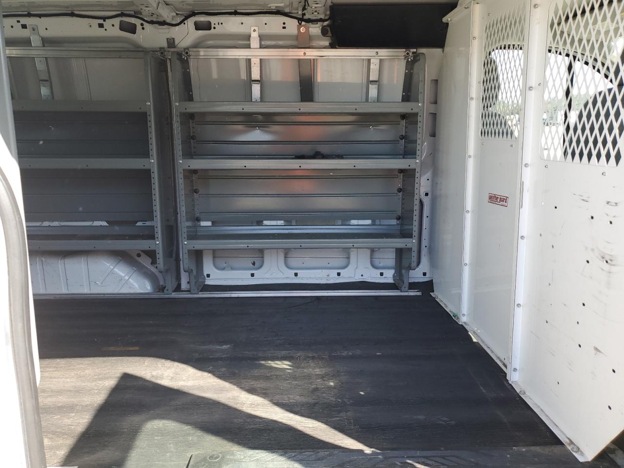 2015 Ford Transit Cargo Van T- VIN: 1FTNR1ZM3FKA56132 Lot: 84719995