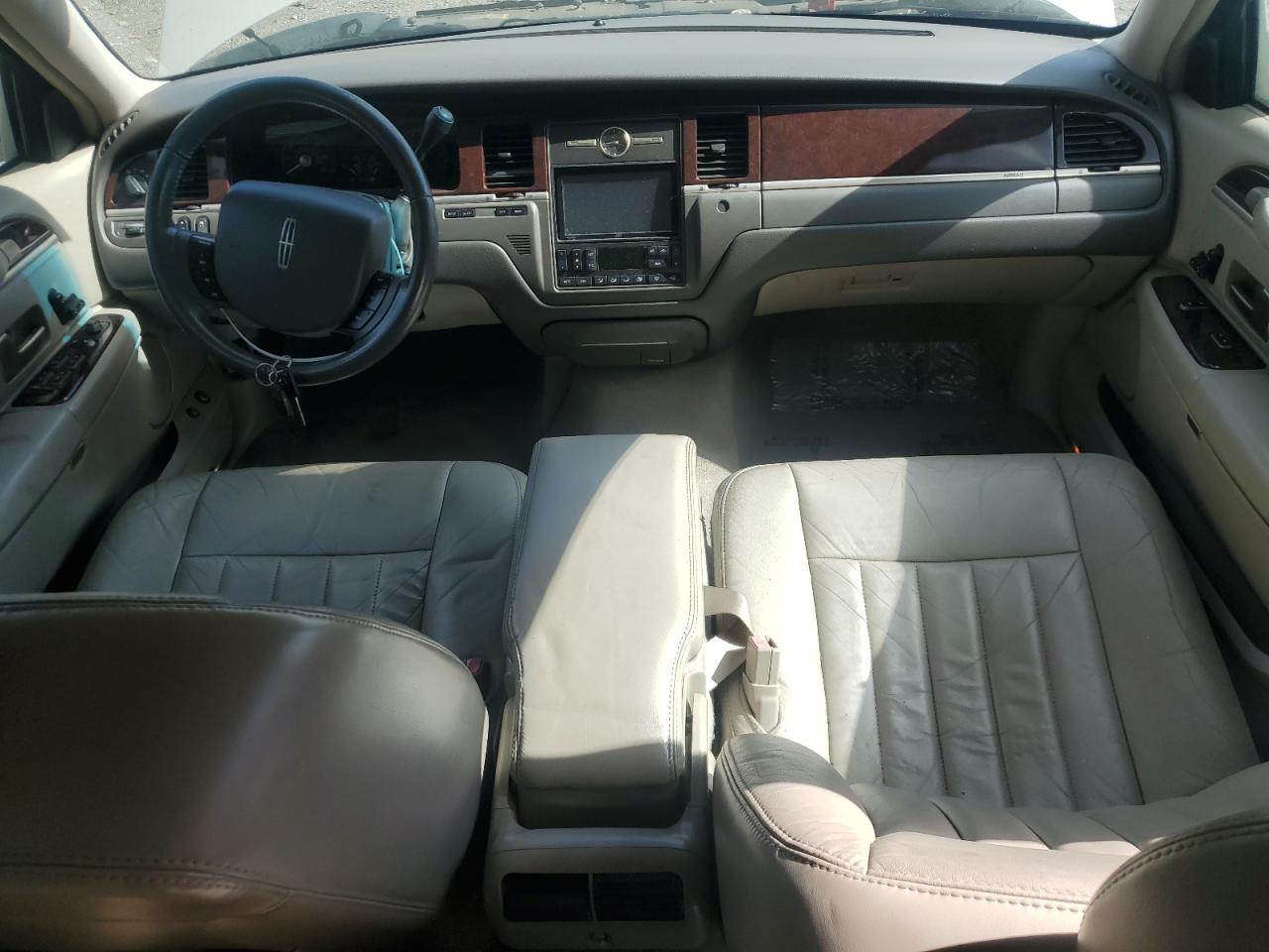 2007 Lincoln Town Car Signature VIN: 1LNHM81V87Y618464 Lot: 84769035