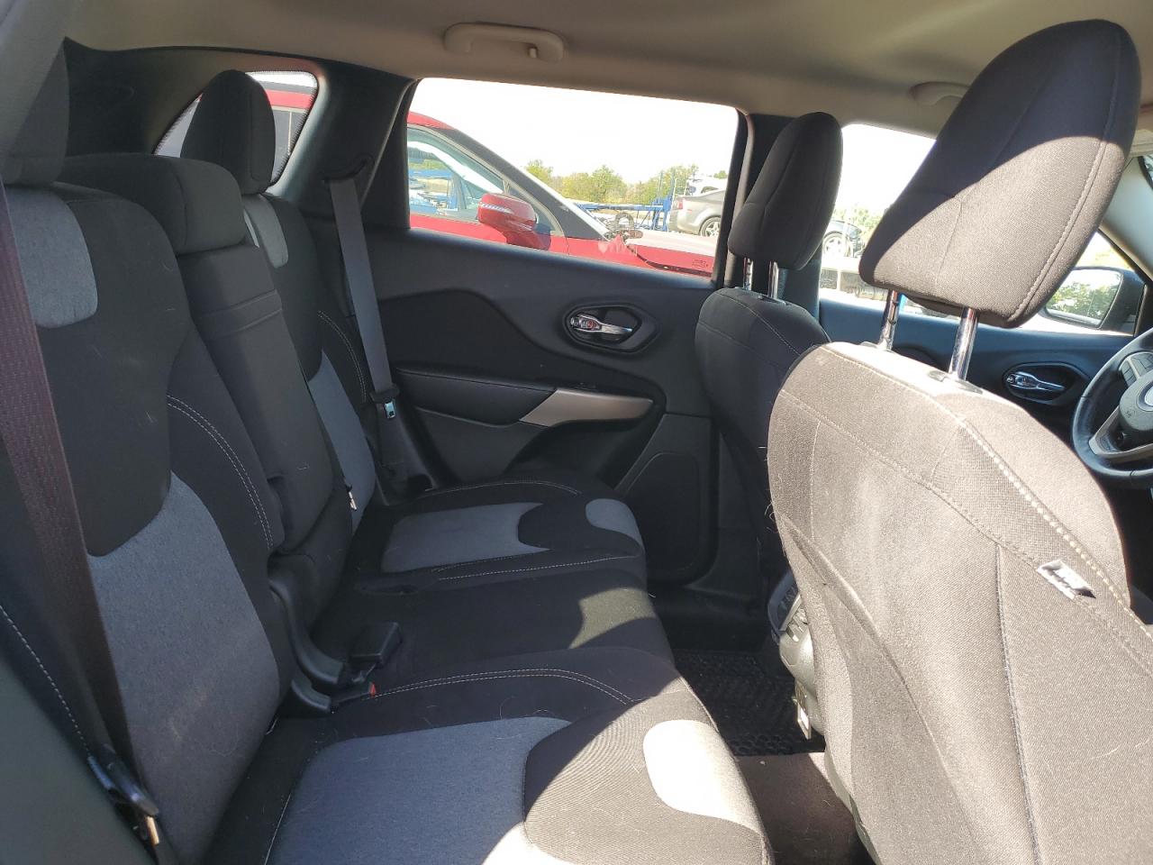 2018 Jeep Cherokee Latitude VIN: 1C4PJMCX9JD588597 Lot: 81964775