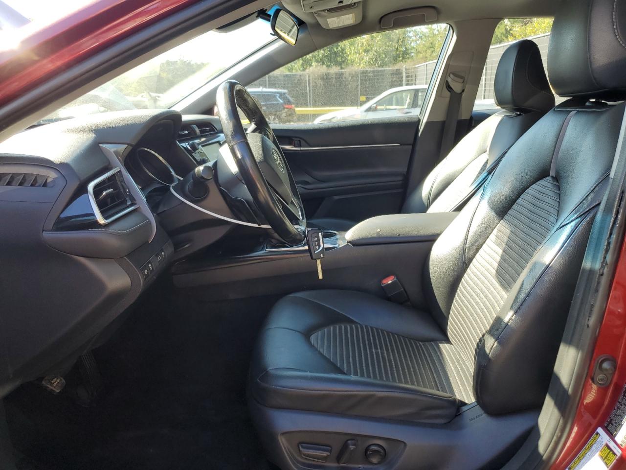 2018 Toyota Camry L VIN: 4T1B11HK6JU560497 Lot: 85729735