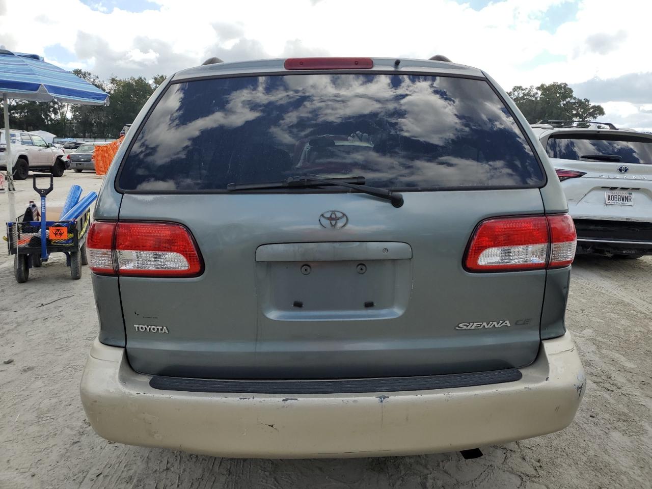 1998 Toyota Sienna Le VIN: 4T3ZF13C5WU085679 Lot: 83759715
