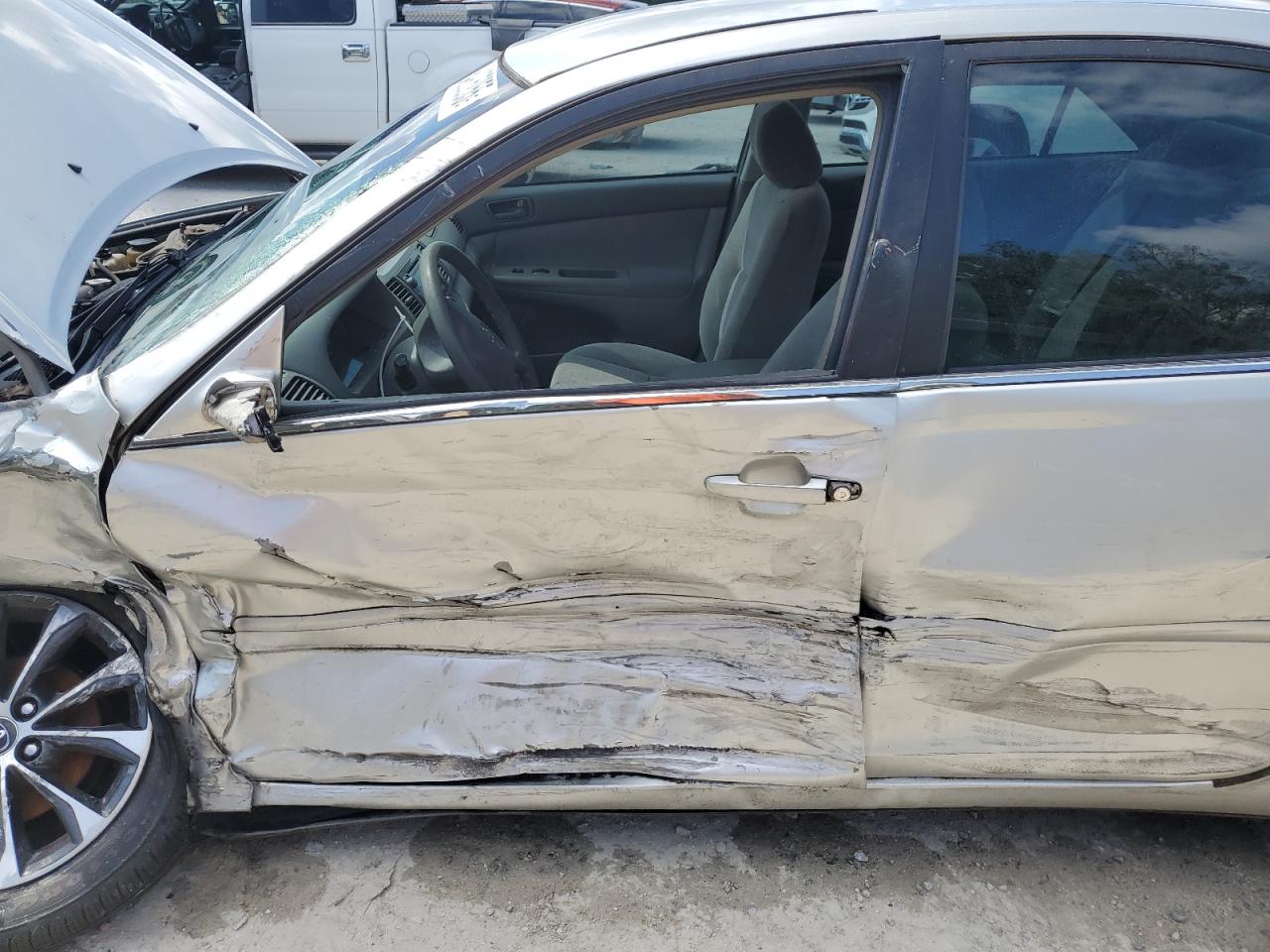 2002 Toyota Camry Le VIN: 4T1BF32K52U004091 Lot: 84905255