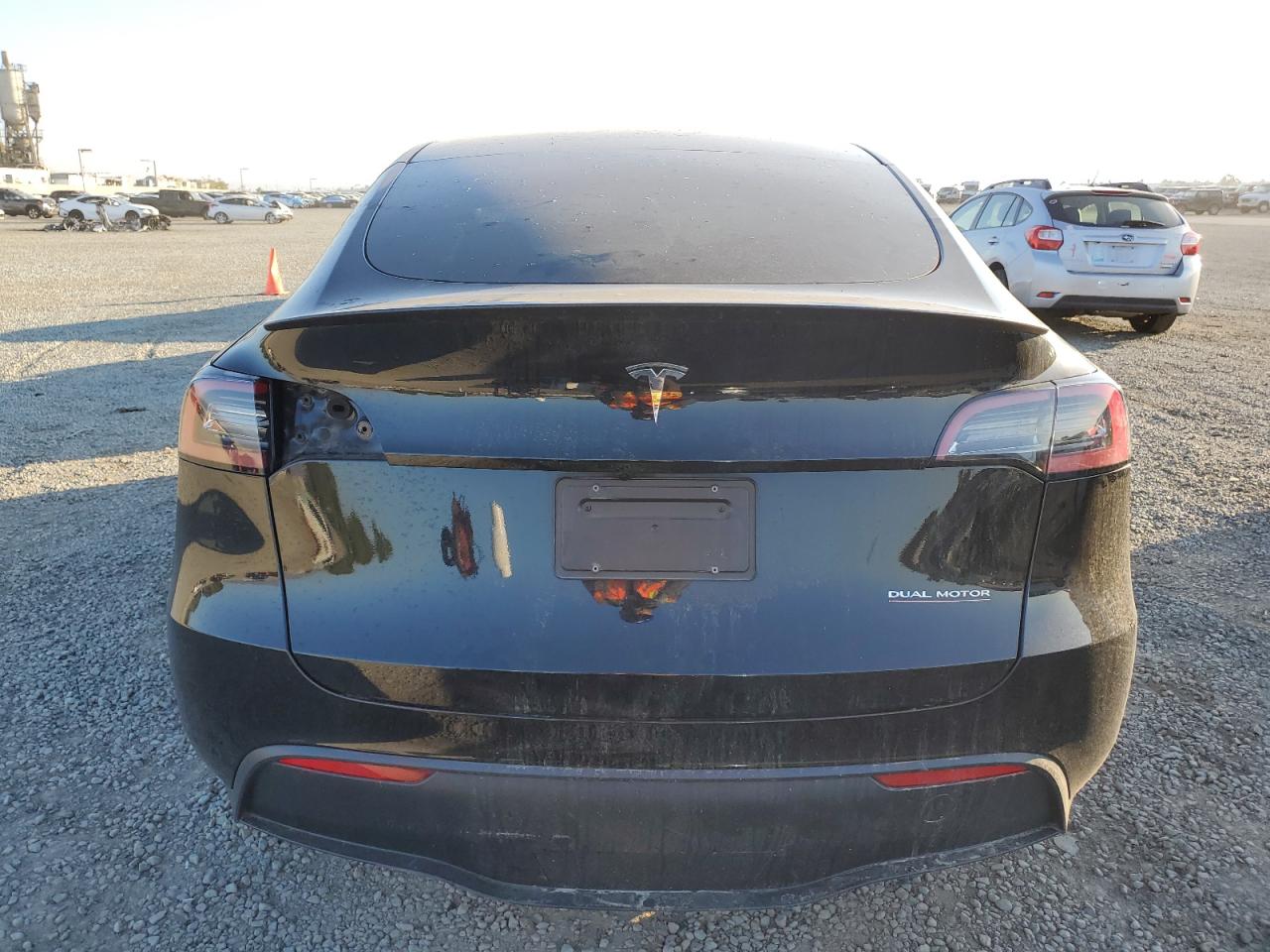 2024 Tesla Model Y VIN: 7SAYGDEFXRF124913 Lot: 89855825