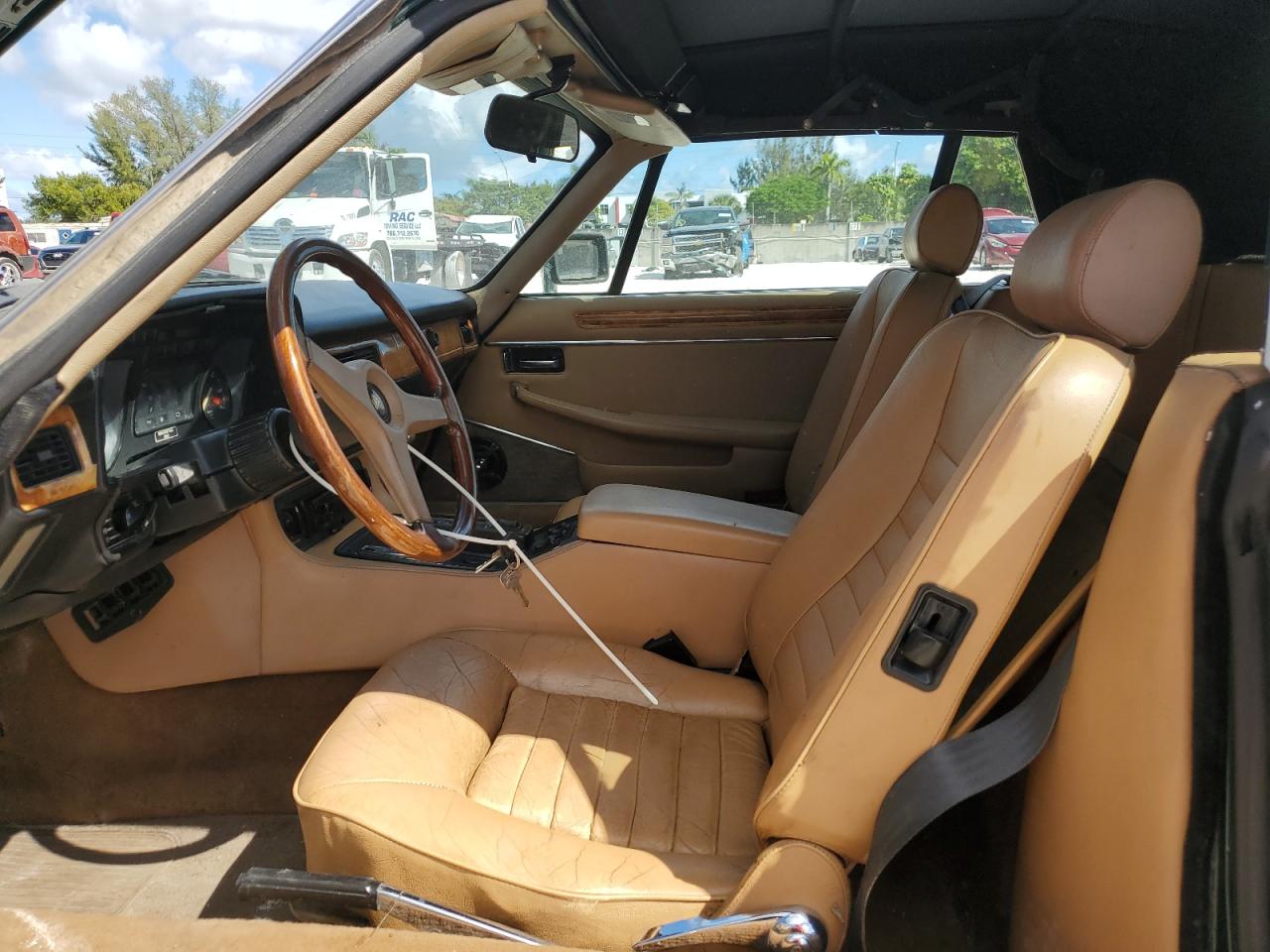 1987 Jaguar Xjs VIN: SAJNV584XHC136093 Lot: 89700445