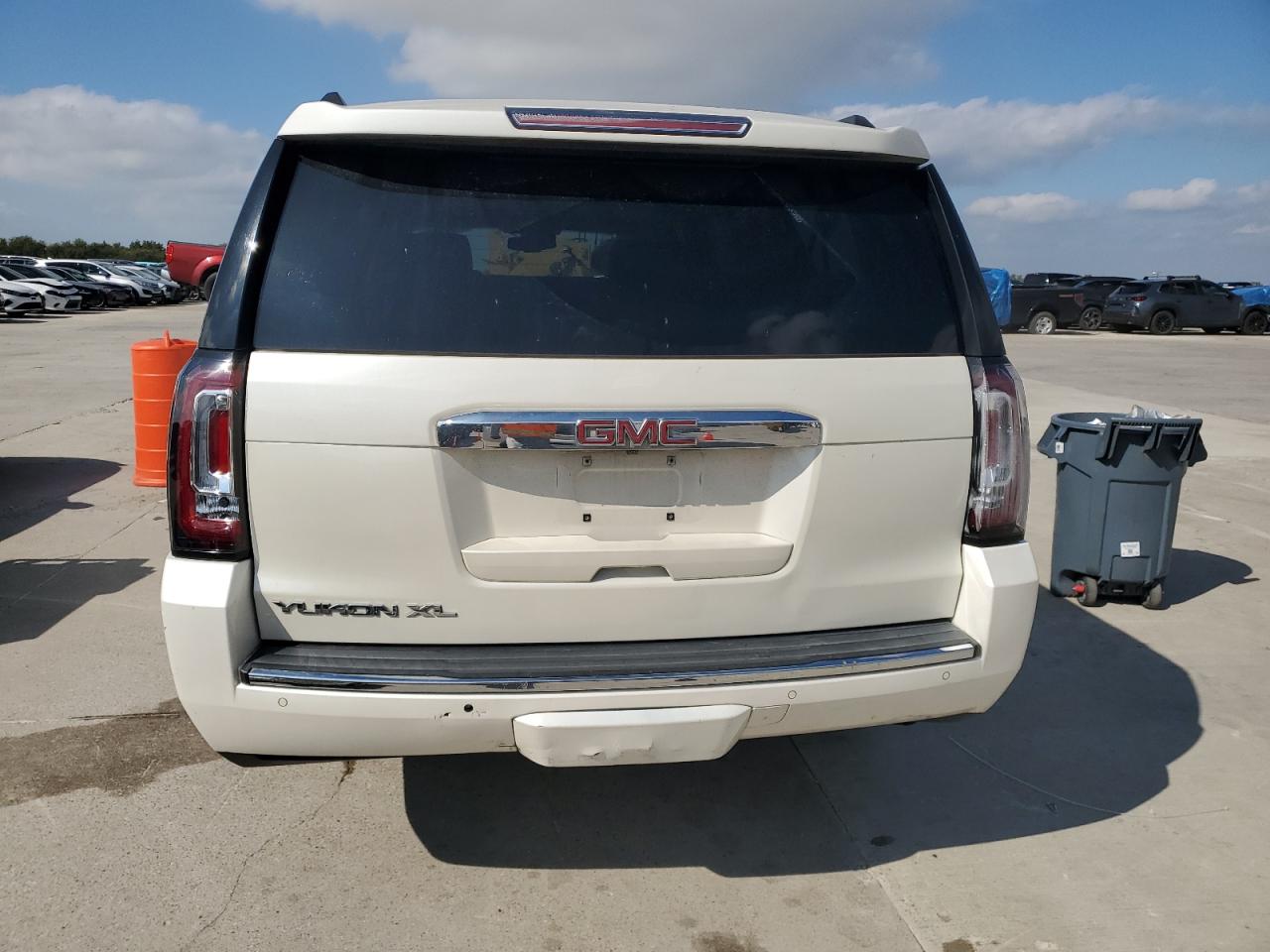 2015 GMC Yukon Xl Denali VIN: 1GKS1JKJ9FR741211 Lot: 87225015