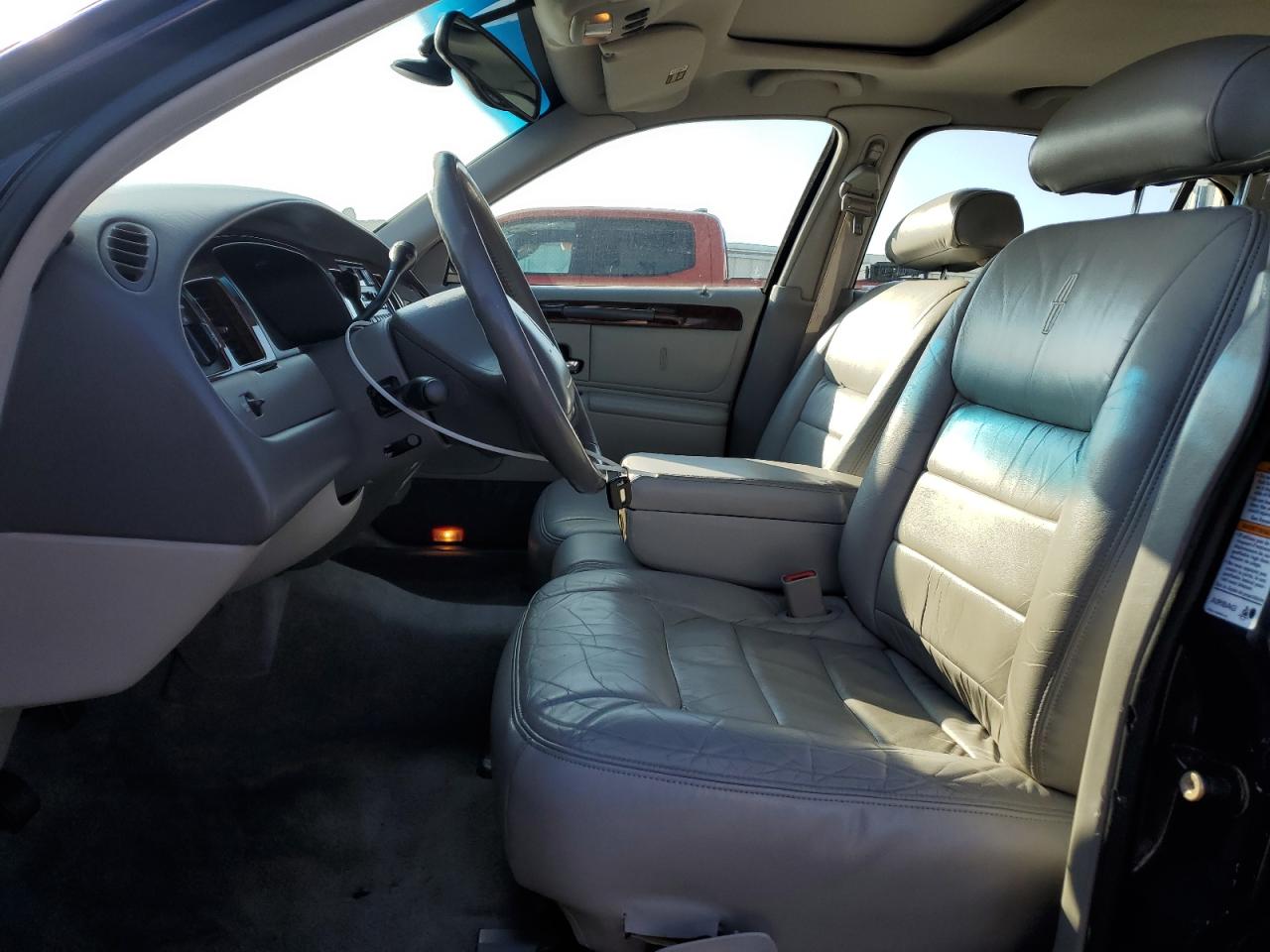 1999 Lincoln Town Car Signature VIN: 1LNHM82W9XY691057 Lot: 90223875