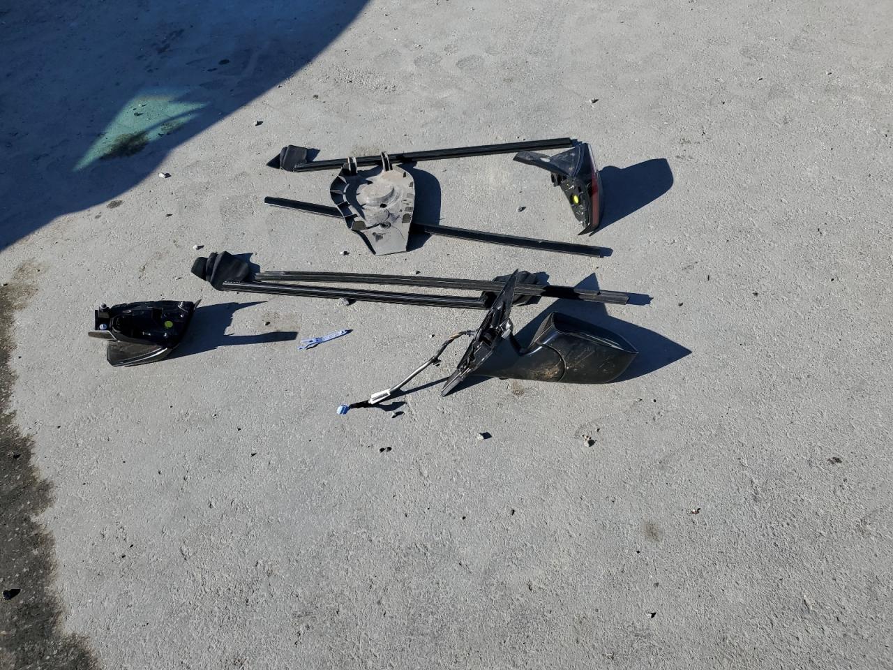 2024 Tesla Model Y VIN: 7SAYGDEF7RF064170 Lot: 90669795