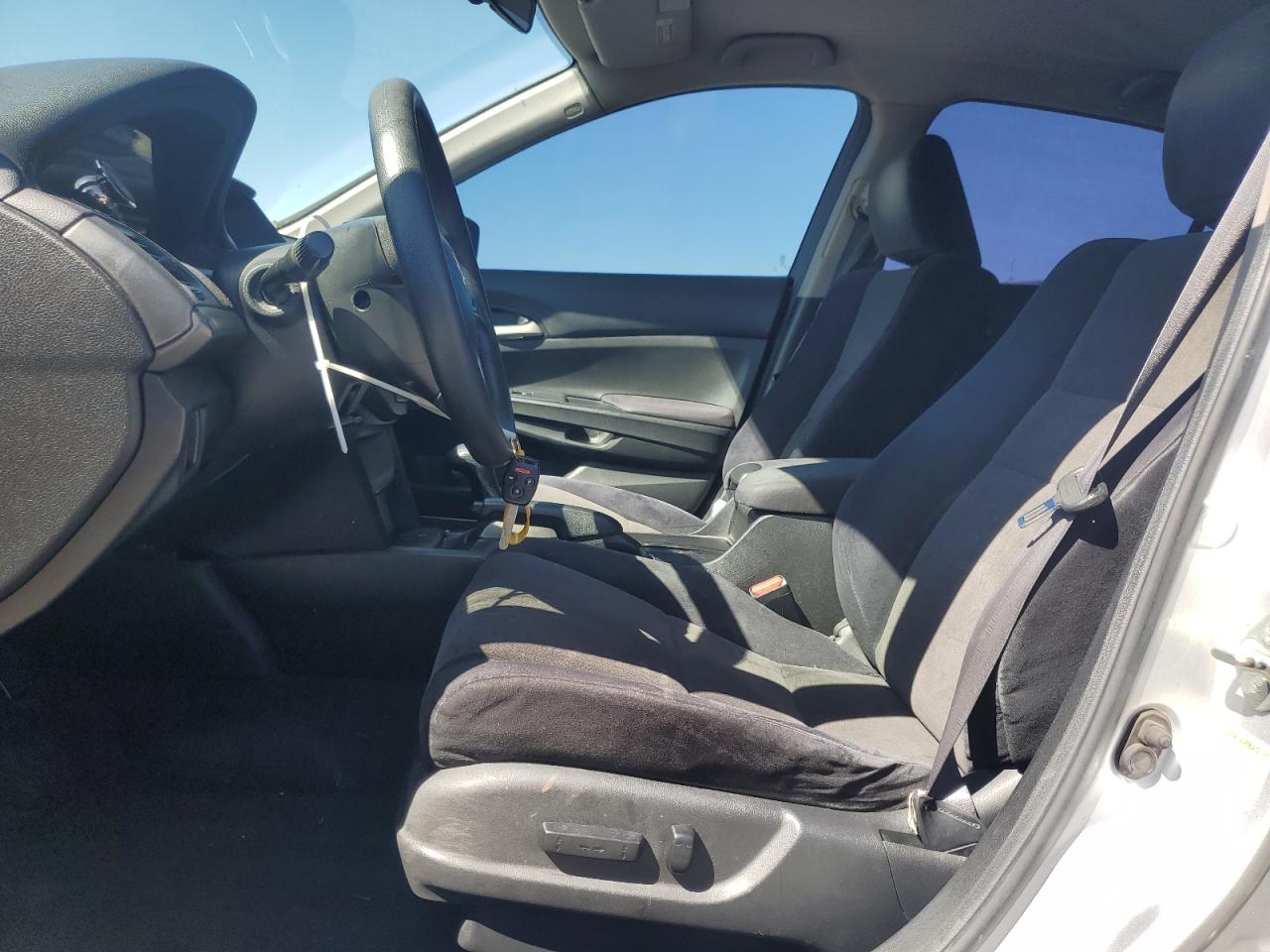 2010 Honda Accord Lxp VIN: 1HGCP2F41AA092313 Lot: 84073395