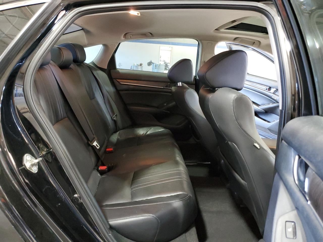 2018 Honda Accord Touring VIN: 1HGCV2F92JA025592 Lot: 85498565