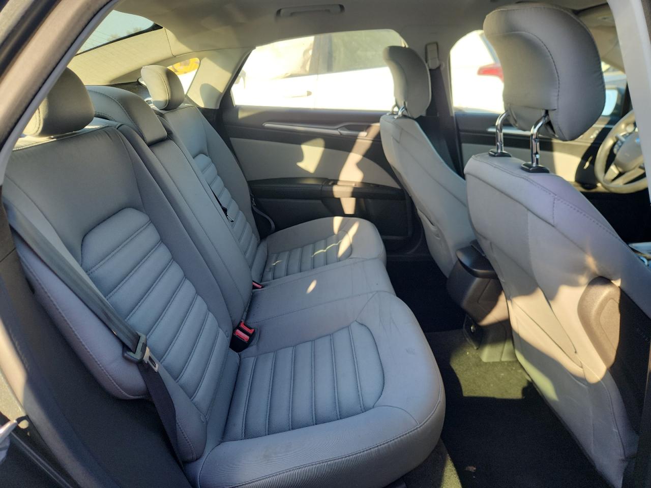 2015 Ford Fusion S Hybrid VIN: 3FA6P0UU8FR132618 Lot: 85319475