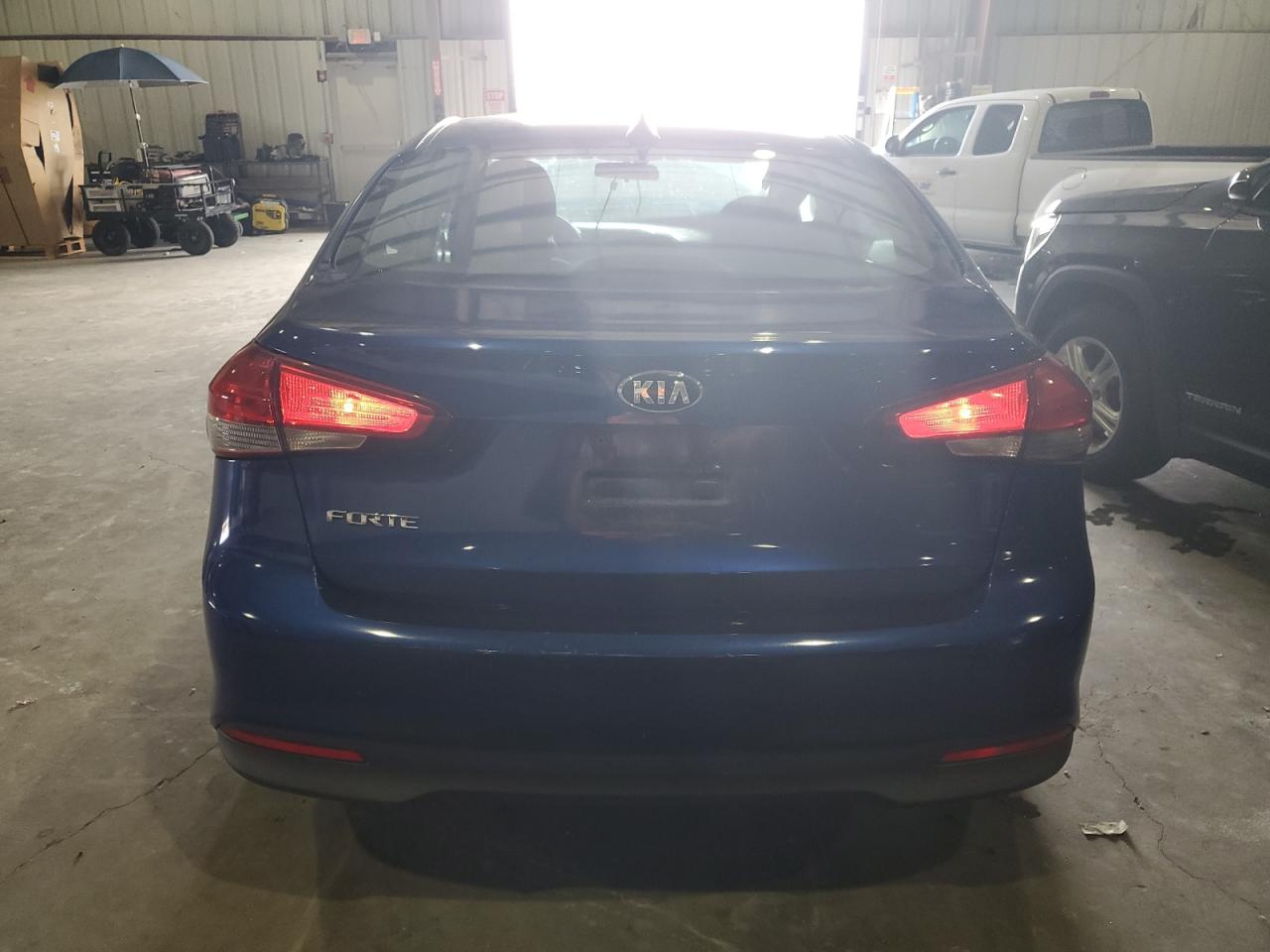 2017 Kia Forte Lx VIN: 3KPFK4A79HE025649 Lot: 84900575