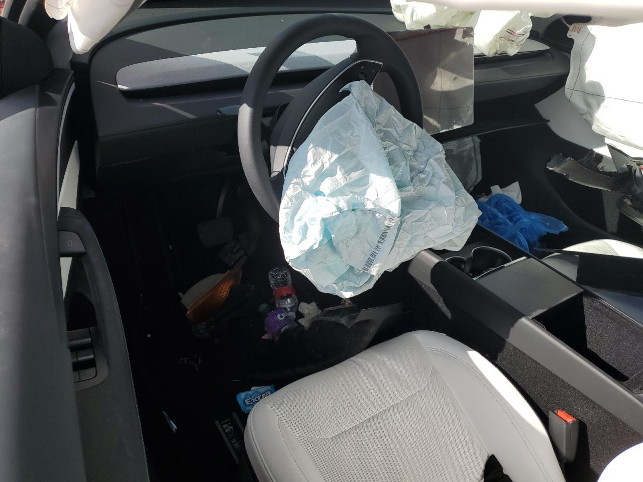 2026 Tesla Model Y VIN: 7SAYGDEE5TF410098 Lot: 89737895