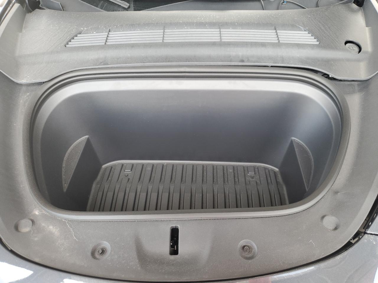 2024 Tesla Model Y VIN: 7SAYGDEE9RF036538 Lot: 85336965