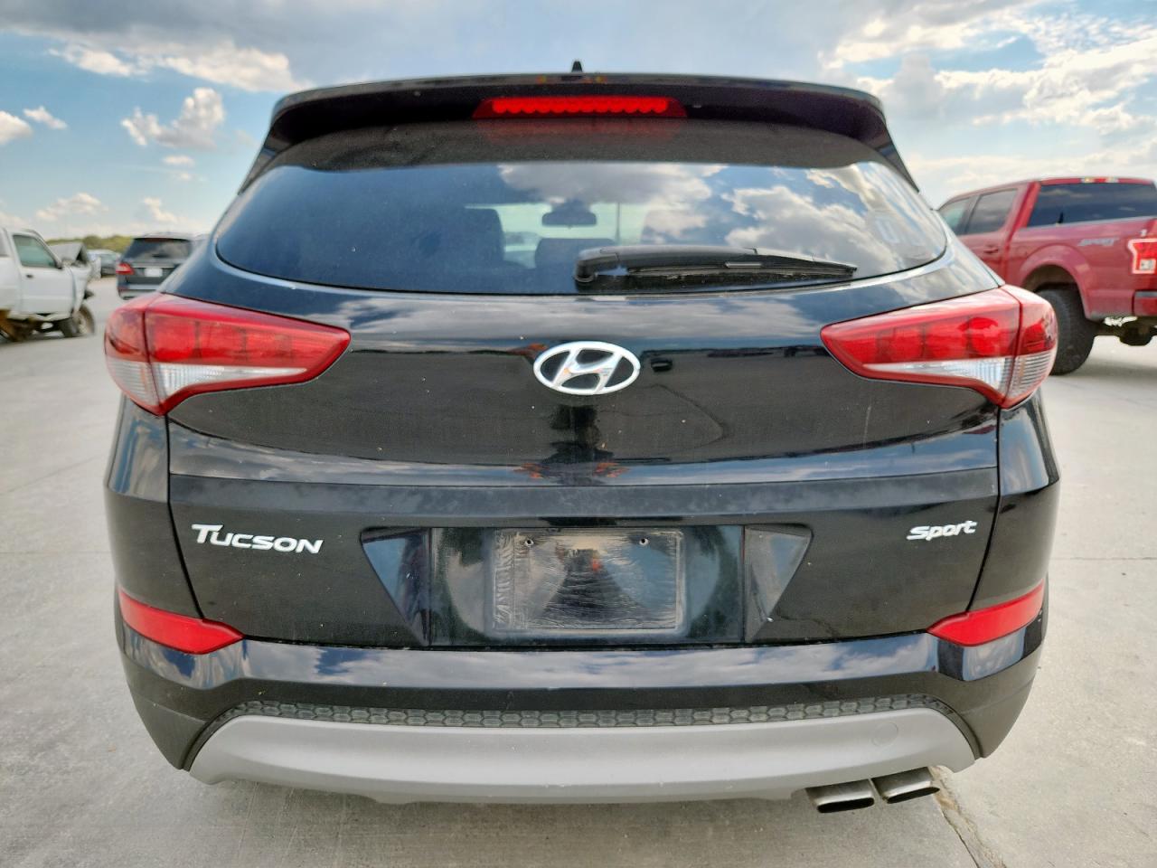 2018 Hyundai Tucson Sport VIN: KM8J33AL3JU744042 Lot: 85325385