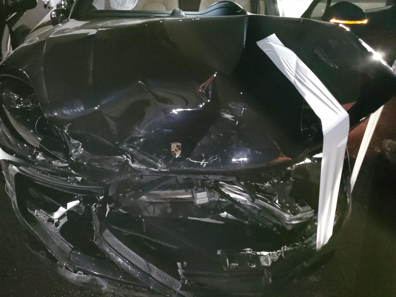 2025 Porsche Macan Base VIN: B00718 Lot: 85382695