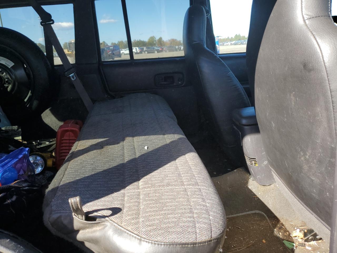 2000 Jeep Cherokee Sport VIN: 1J4FF48S2YL273077 Lot: 89565855