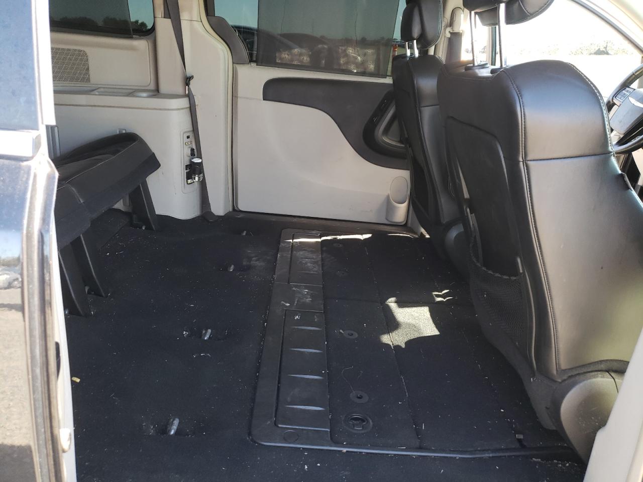 2015 Chrysler Town & Country Limited VIN: 2C4RC1JG8FR698209 Lot: 85521595