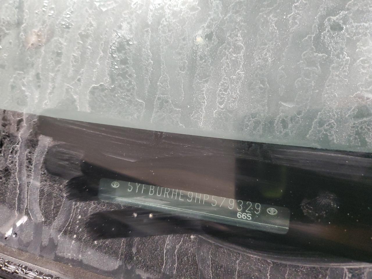 2017 Toyota Corolla L VIN: 5YFBURHE9HP579329 Lot: 86489625