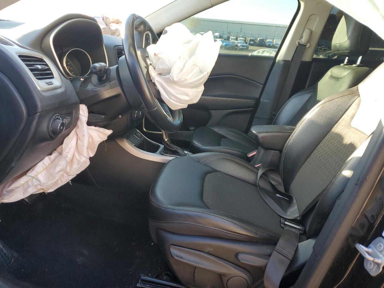 2018 Jeep Compass Latitude VIN: 3C4NJCBB2JT318743 Lot: 90016535