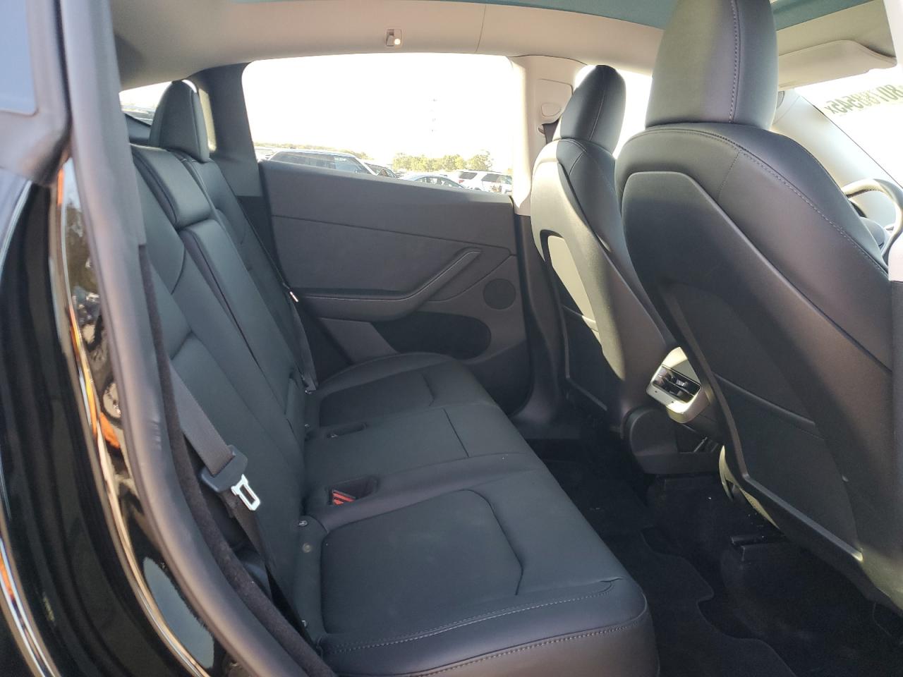 2024 Tesla Model Y VIN: 7SAYGDEF2RA272325 Lot: 80788545