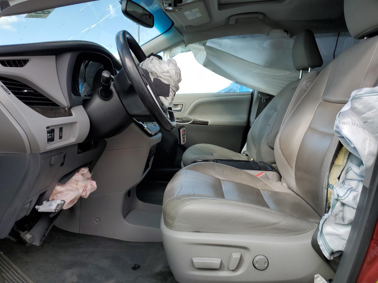 2016 Toyota Sienna Xle VIN: 5TDYK3DC5GS710425 Lot: 84276595