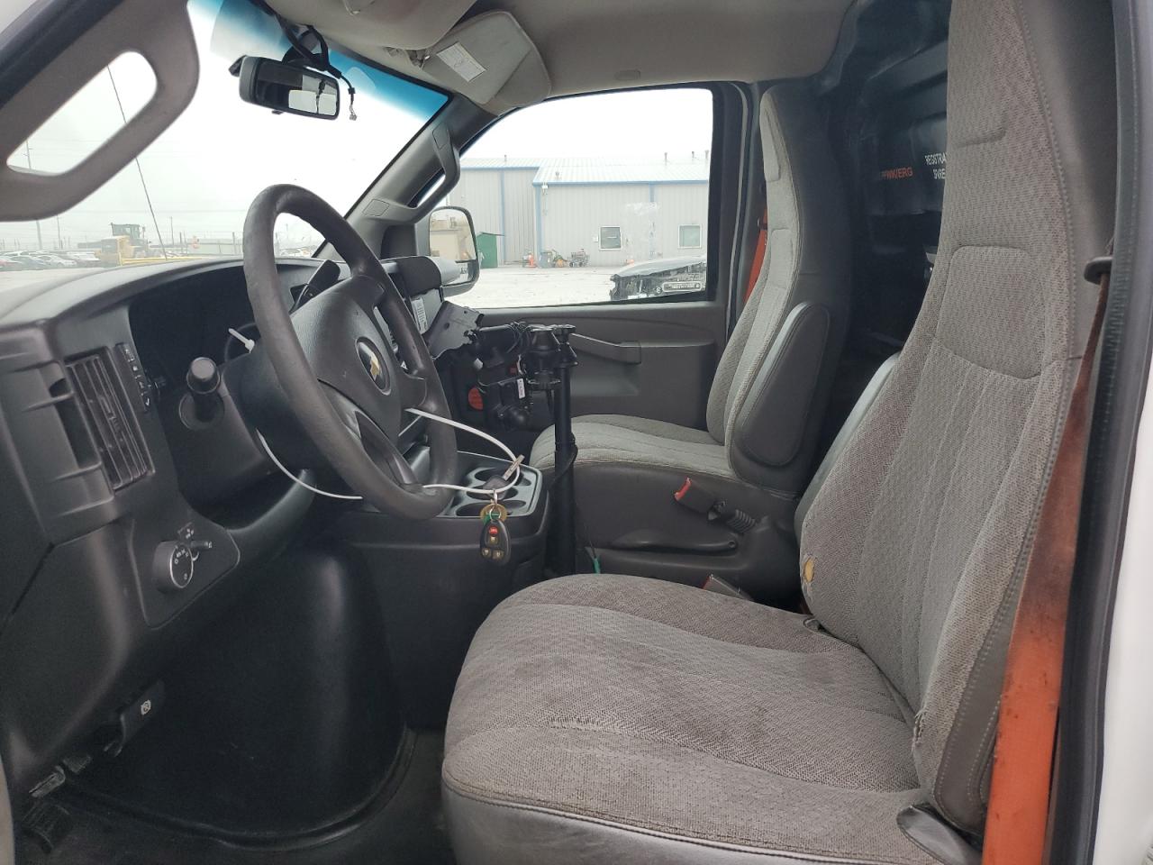 2017 Chevrolet Express G2500 VIN: 1GCWGAF19H1220335 Lot: 85700305