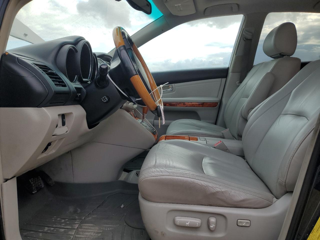 2007 Lexus Rx 350 VIN: 2T2HK31U77C010780 Lot: 82523475