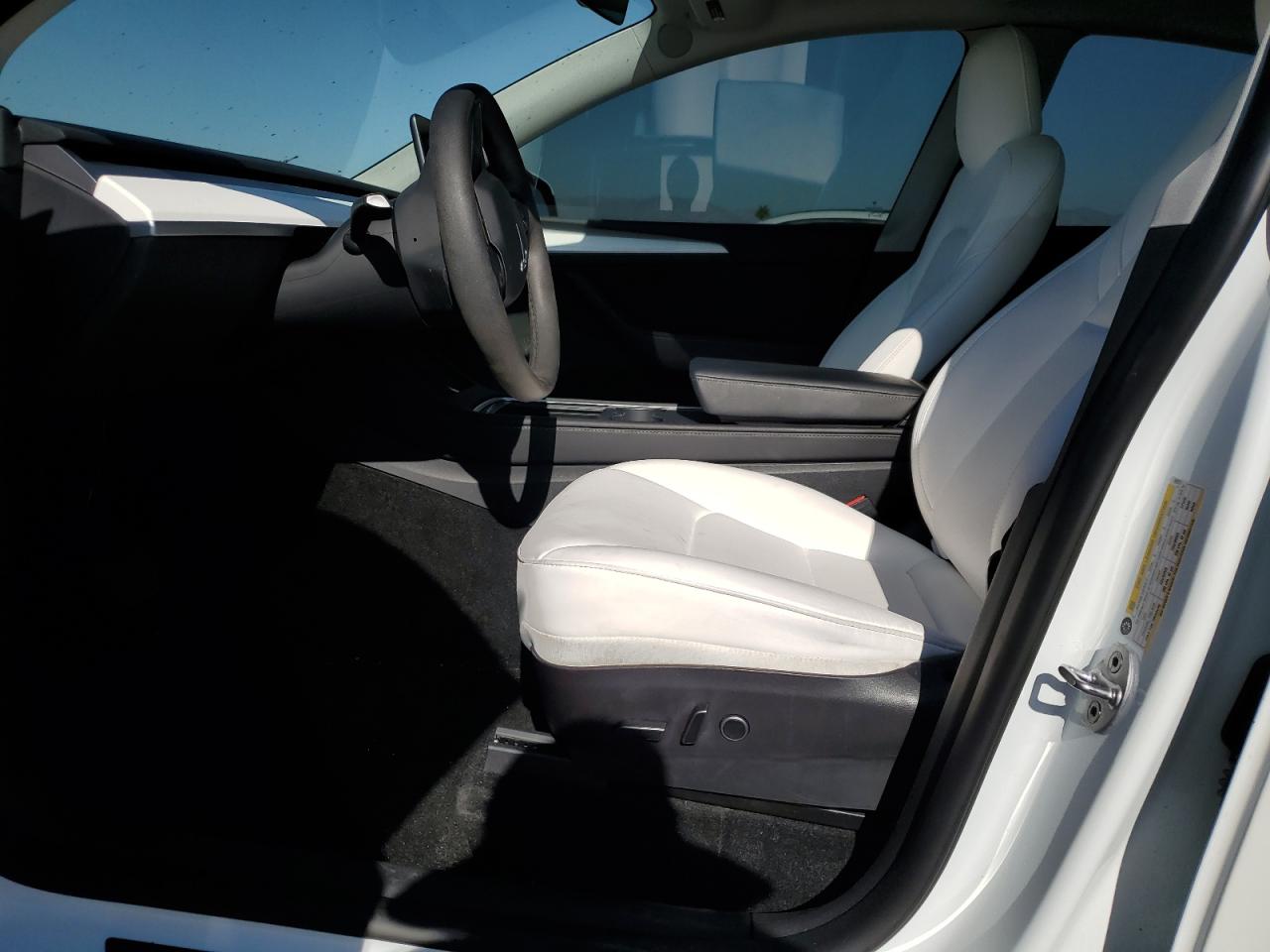 2022 Tesla Model Y VIN: 7SAYGDEE3NF548919 Lot: 91033055