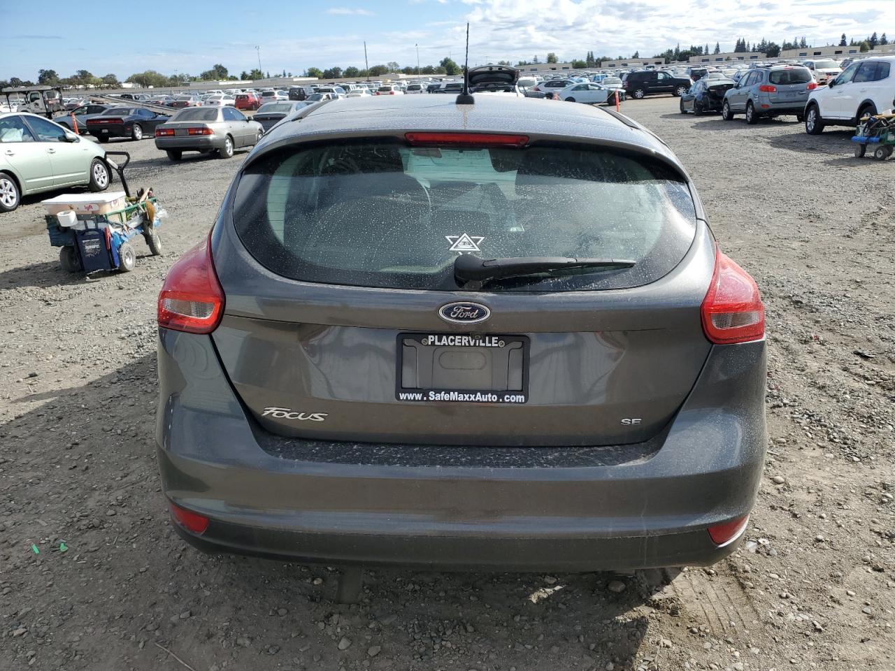 2016 Ford Focus Se VIN: 1FADP3K22GL315667 Lot: 84710445
