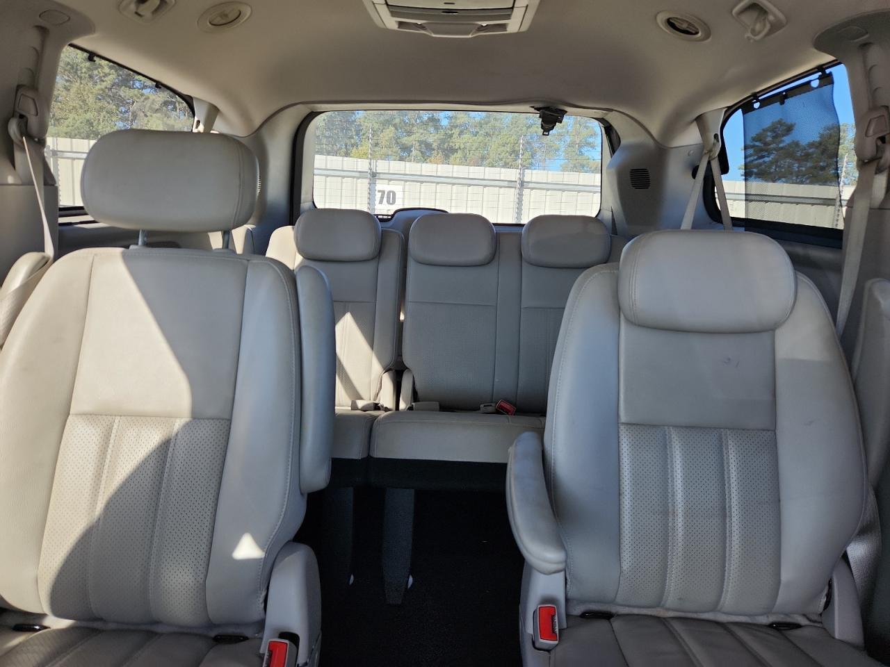 2010 Chrysler Town & Country Touring Plus VIN: 2A4RR8DX4AR330700 Lot: 86270135